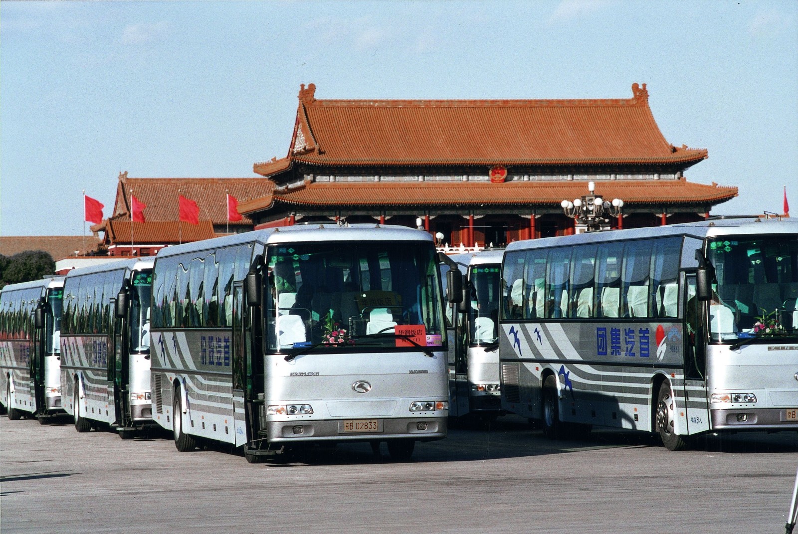 1773843217207 2001-2002年间大ag真人成为全国政协、两会等重大活动的首选服务用车